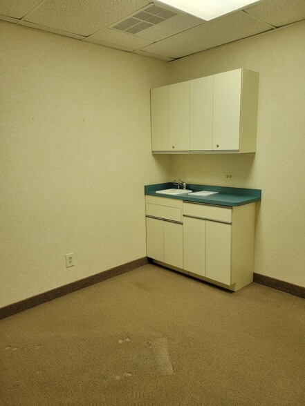 More Photos Of 180 White Rd, Little Silver Medical For Lease