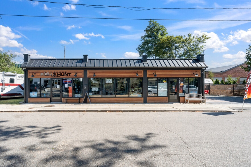 More Photos Of 20 Ackerson St, Bay Shore Freestanding For Sale