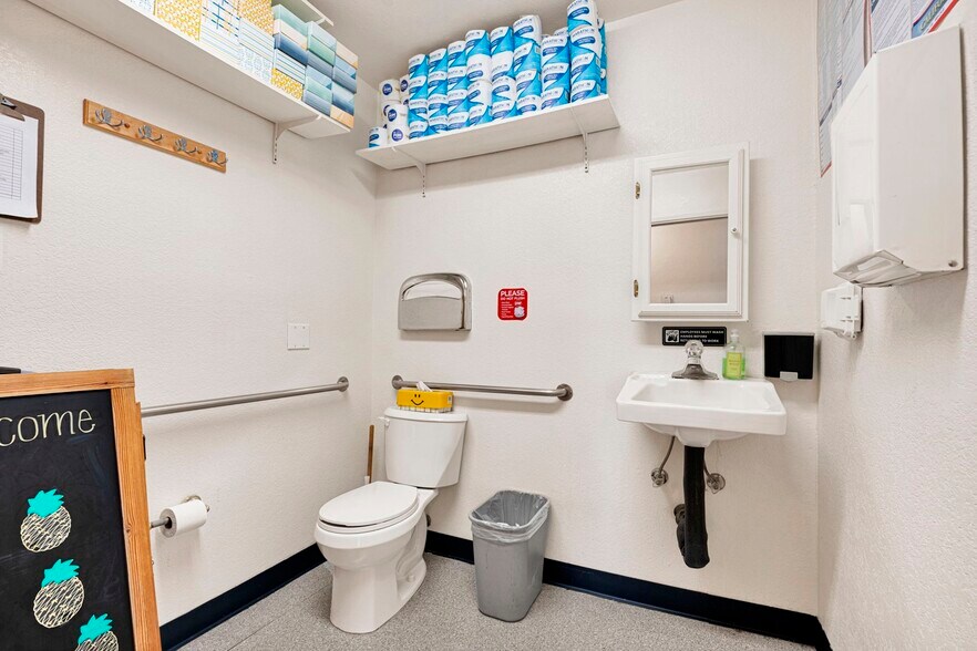More Photos Of 12883 Amethyst Rd, Victorville Daycare Center For Sale
