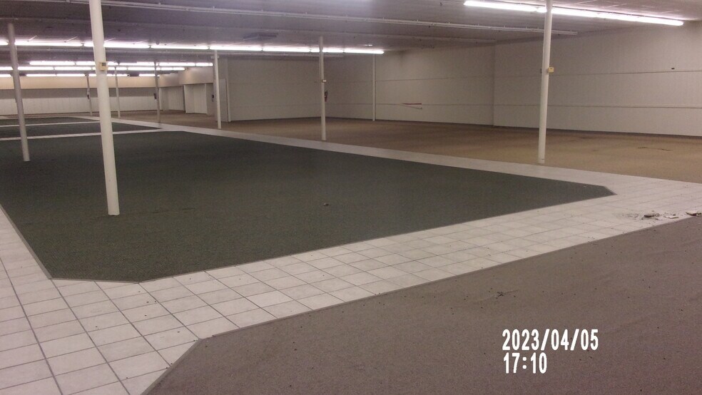 More Photos Of 1656 Martin Luther King Blvd N, Greenville Department Store For Sale