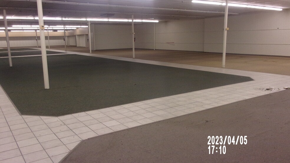 More Photos Of 1656 Martin Luther King Jr Blvd, Greenville Department Store For Lease