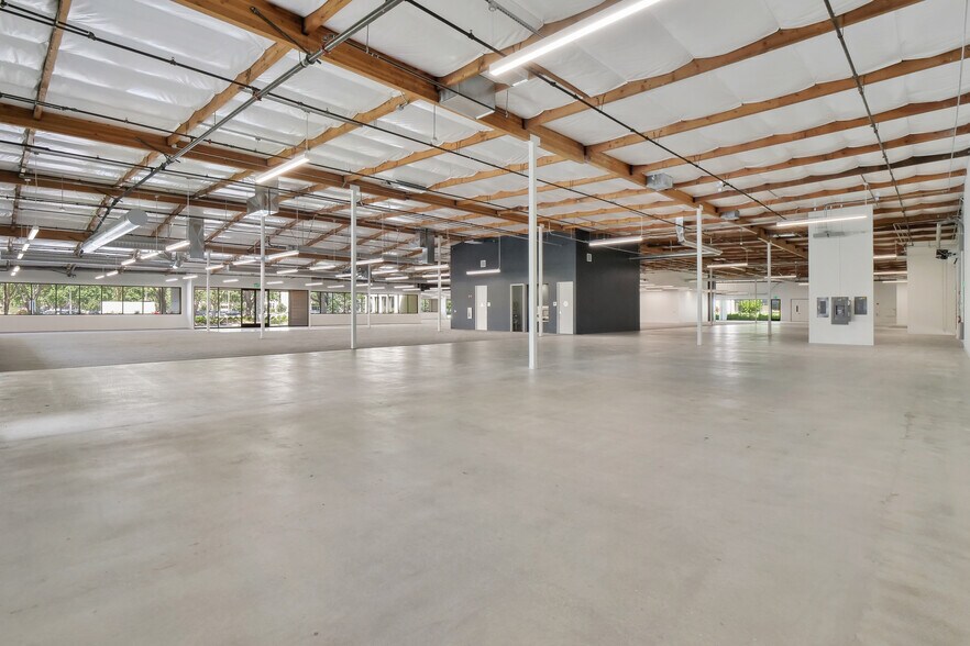 More Photos Of 30 W Montague Expy, San Jose Research And Development For Lease