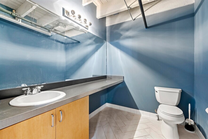 More Photos Of 949 W Marietta St NW, Atlanta Office For Sale