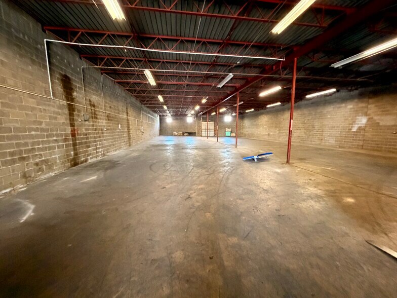 More Photos Of 2611 Irving Blvd, Dallas Distribution For Lease