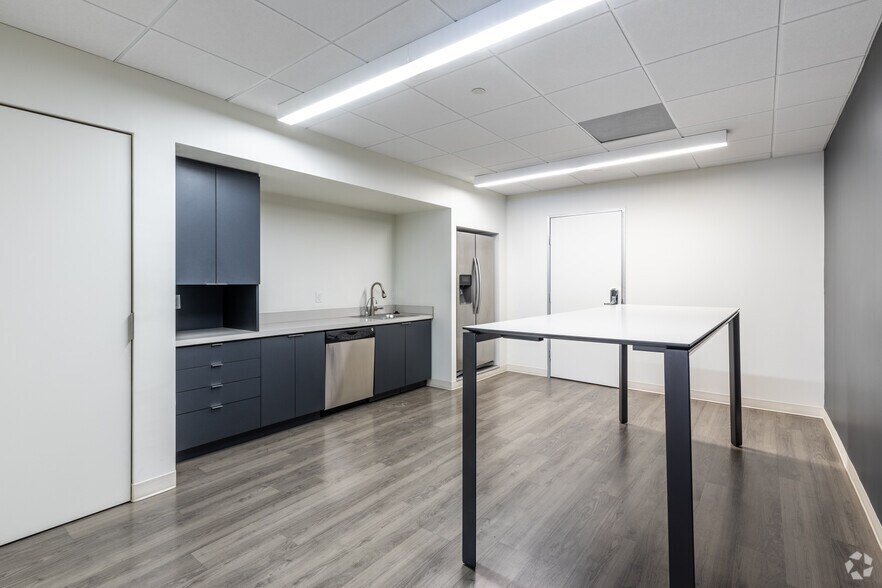 More Photos Of 2900 K St NW, Washington Office For Sale