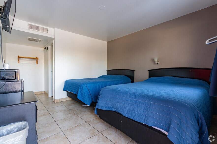 More Photos Of 2016 Old Us-31, Jeffersonville Hotel For Sale