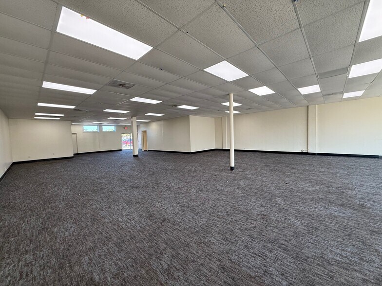 More Photos Of 4517-4525 Hollywood Blvd, Hollywood Storefront Retail Office For Lease