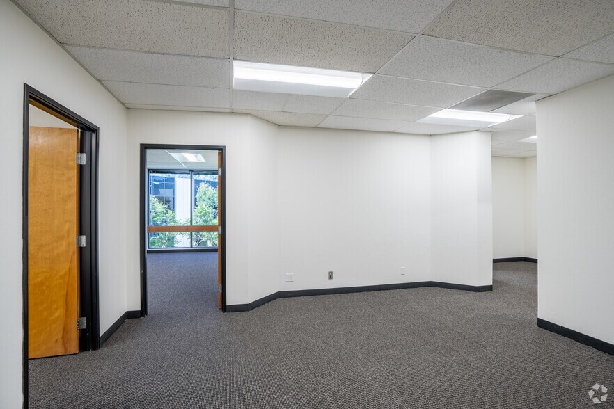 More Photos Of 3914 Murphy Canyon, San Diego Unknown For Lease