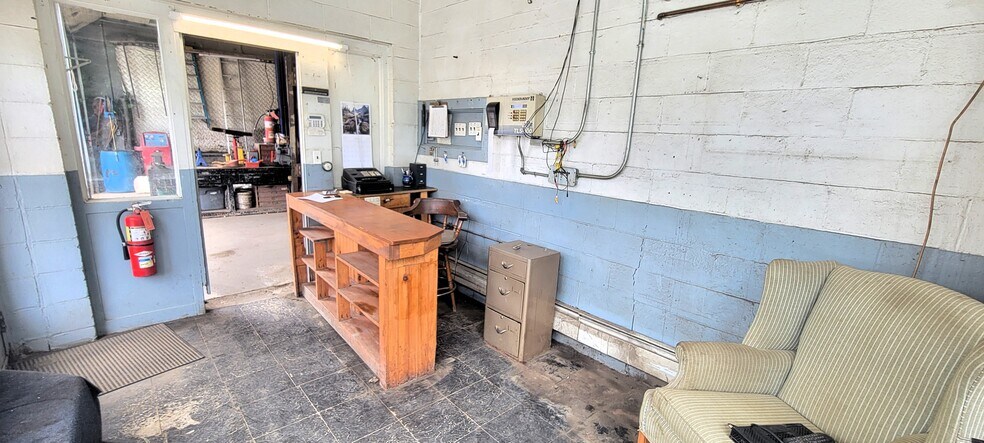 More Photos Of 37 Putney Rd, Brattleboro Service Station For Sale