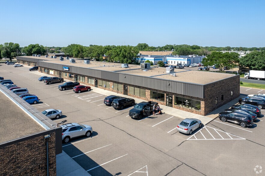 More Photos Of 7920-7958 NE University Ave, Fridley Showroom For Lease