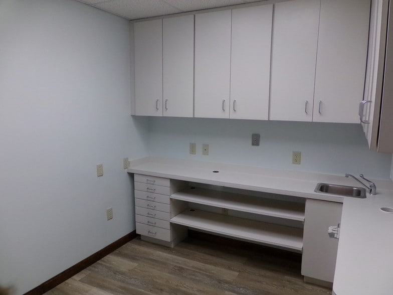 More Photos Of 401 Gilford Ave, Gilford Office For Lease