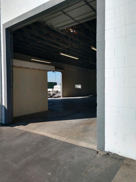 More Photos Of 1339-1341 W Brooks St, Ontario Warehouse For Lease