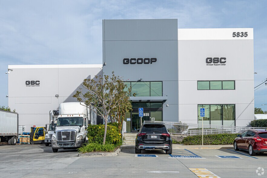 More Photos Of 5849-5853 E 61st St, Commerce Warehouse For Lease