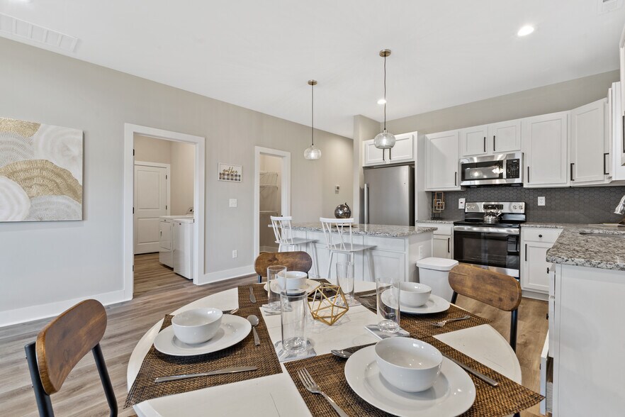 More Photos Of 726 Veronica Pl, Jeffersonville Hospitality For Sale