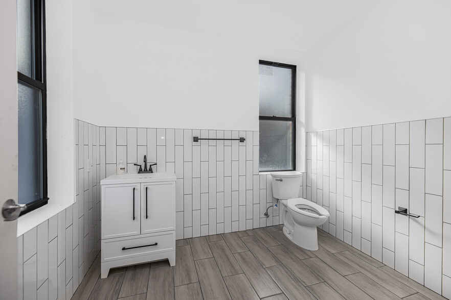 More Photos Of 284 Nepperhan Ave, Yonkers Warehouse For Lease