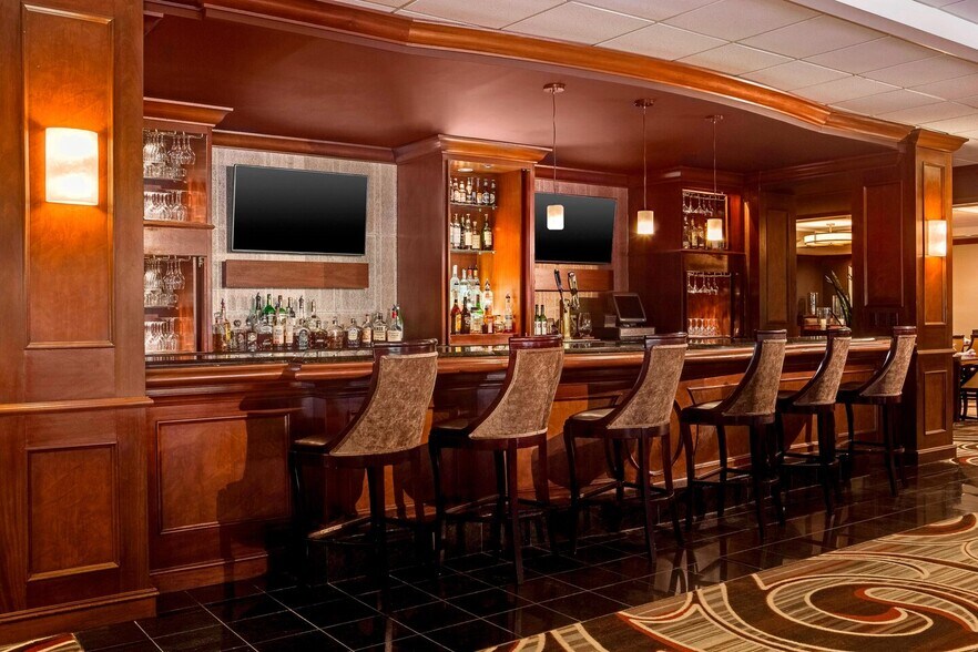 More Photos Of 655 N 108th Ave, Omaha Hotel For Sale