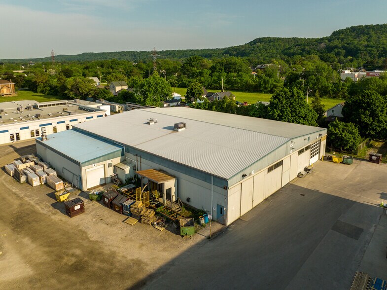 More Photos Of 115 S Service Rd W, Grimsby Manufacturing For Lease