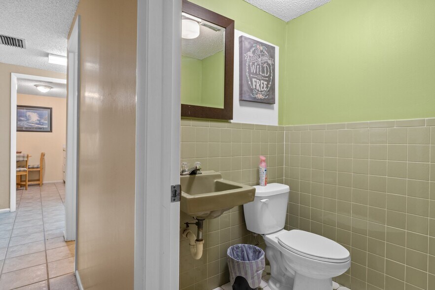 More Photos Of 14309 Old Dixie Hwy, Hudson Office For Sale