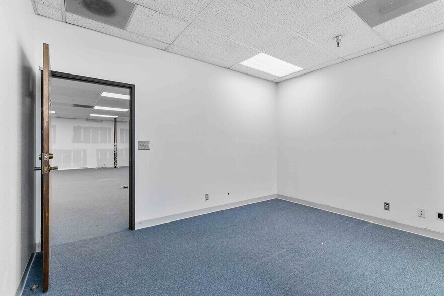 More Photos Of 9036 Winnetka Ave, Northridge Loft Creative Space For Lease