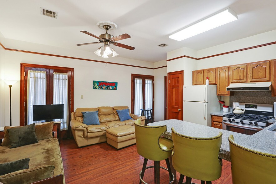 More Photos Of 918 Dauphine St, New Orleans Apartments For Sale