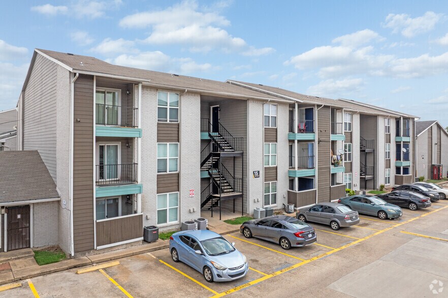 More Photos Of 8600 S Course Dr, Houston Apartments For Sale