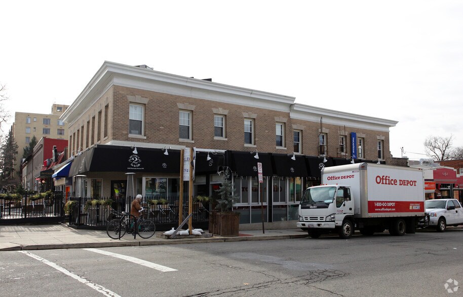 Primary Photo Of 3232-3238 Wisconsin Ave NW, Washington Storefront Retail Office For Lease