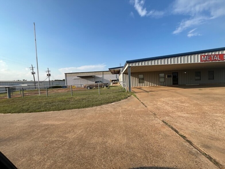 More Photos Of 1205 E Coke Rd, Winnsboro Manufacturing For Sale