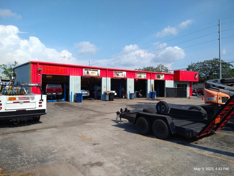 More Photos Of 715 W Waters Ave, Tampa General Retail For Sale