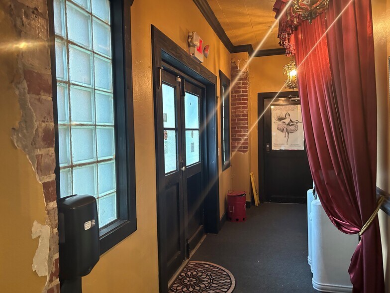 More Photos Of 1000 Osborne St, Saint Marys Manufacturing For Sale