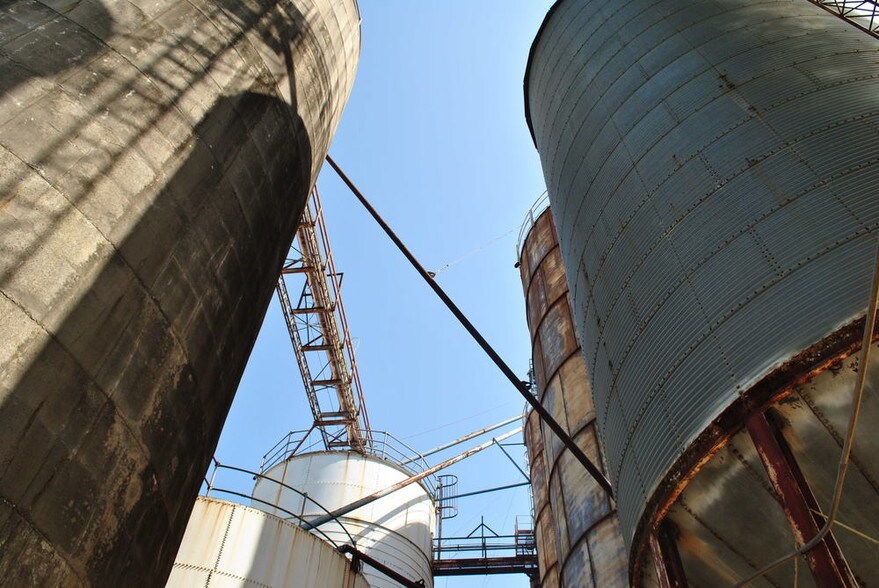 More Photos Of 220 Progress Blvd, Longview Warehouse For Lease