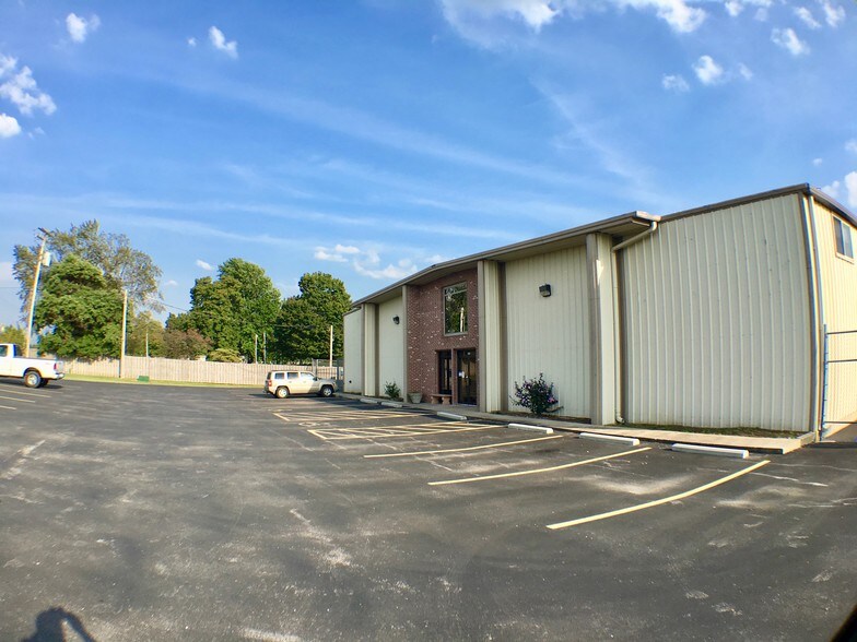 More Photos Of 2146 E Pythian St, Springfield Warehouse For Sale