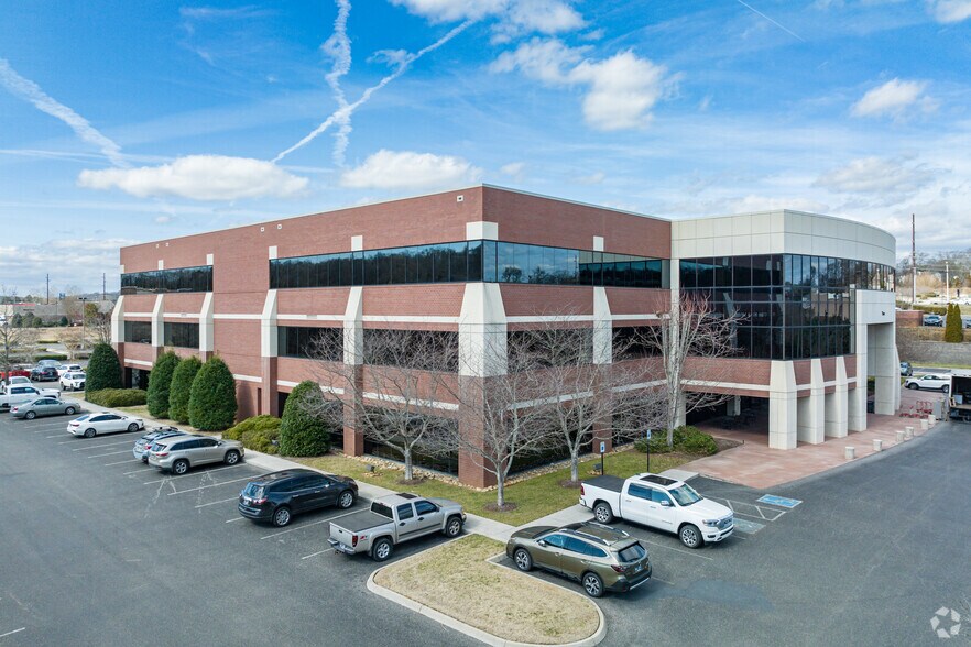 More Photos Of 2095 Lakeside Centre Way, Knoxville Office For Lease