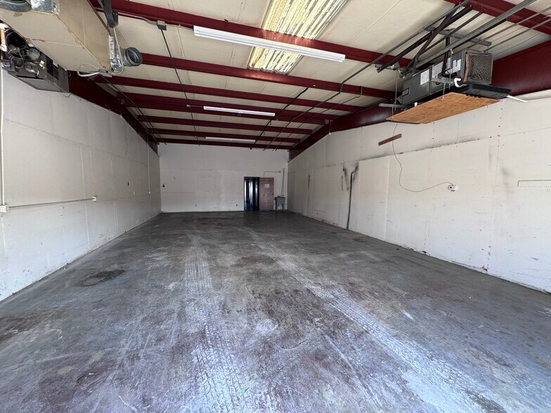 More Photos Of 10828 E Newton St, Tulsa Unknown For Lease