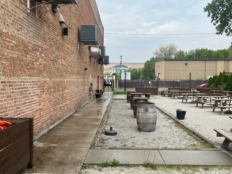 More Photos Of 5417 Oakley Ave, Hammond Warehouse For Sale