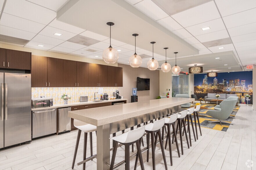 More Photos Of 1650 Arch St, Philadelphia Office For Sale