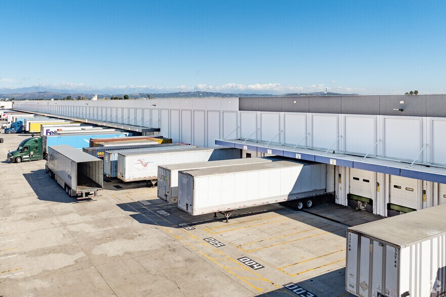 More Photos Of 6800 Valley View St, Buena Park Warehouse For Lease