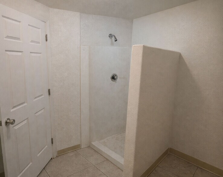 More Photos Of 185 Superior Dr, Evanston Industrial For Lease