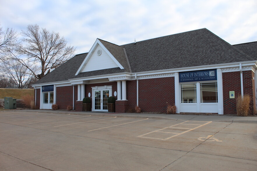 Primary Photo Of 3530 Village Dr, Lincoln Freestanding For Lease