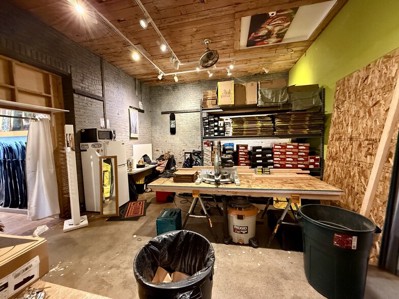 More Photos Of 925 NW Wall St, Bend Storefront Retail Office For Lease