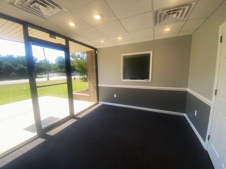 More Photos Of 2765 Magnolia St, Orangeburg Light Distribution For Sale