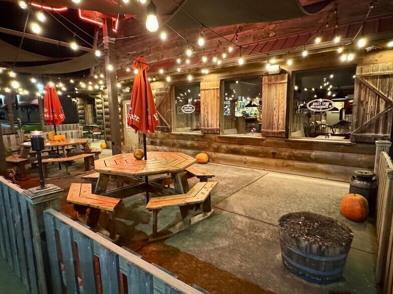 More Photos Of 601 N 1st St, Pulaski Restaurant For Sale