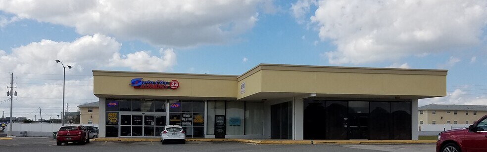 More Photos Of 2751 W Old US Highway 441, Mount Dora General Retail For Sale