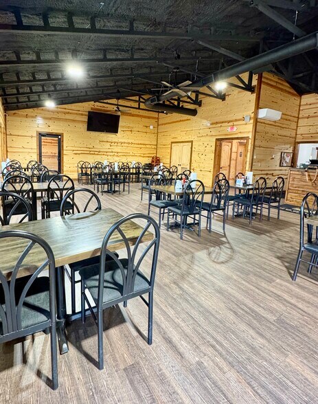 More Photos Of 500 SE Lincoln Rd, Idabel Hotel For Sale