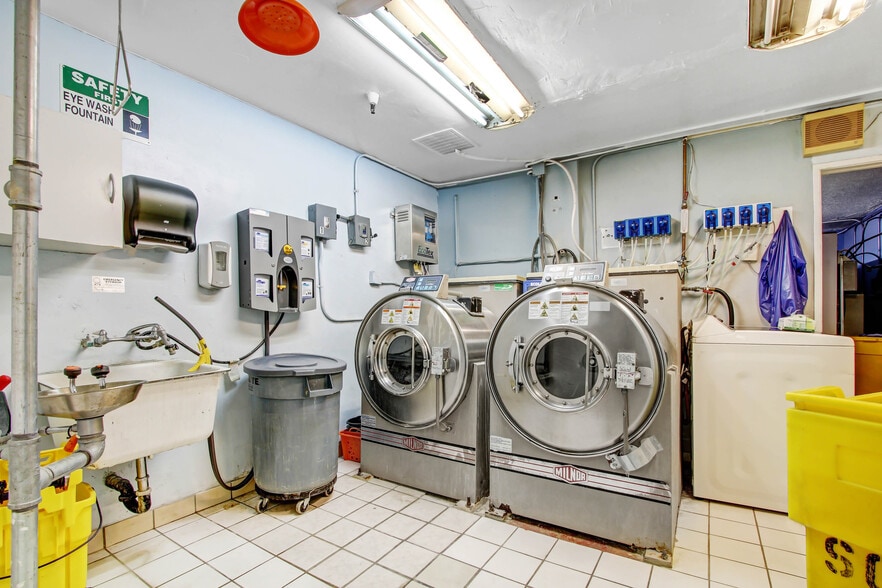 More Photos Of 1450 N Fair Oaks Ave, Pasadena Assisted Living For Sale