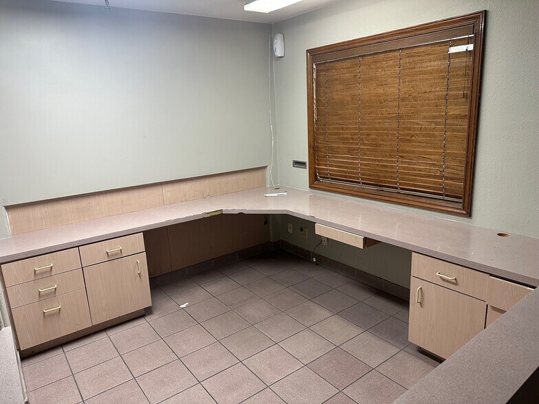 More Photos Of 5935-5975 Polaris Ave, Las Vegas Service For Lease