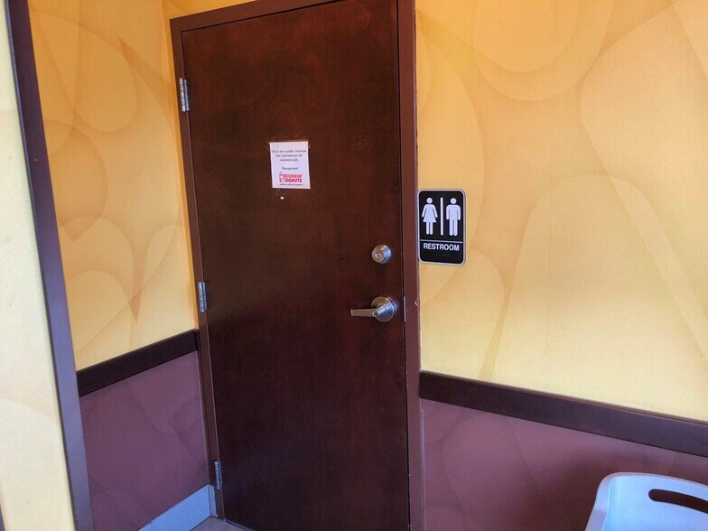 More Photos Of 2-4 Mill Ridge Rd, Danbury Freestanding For Lease