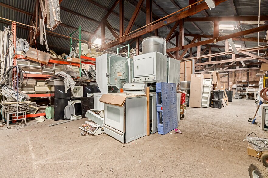 More Photos Of 5850 W Market St, Glendale Service For Sale