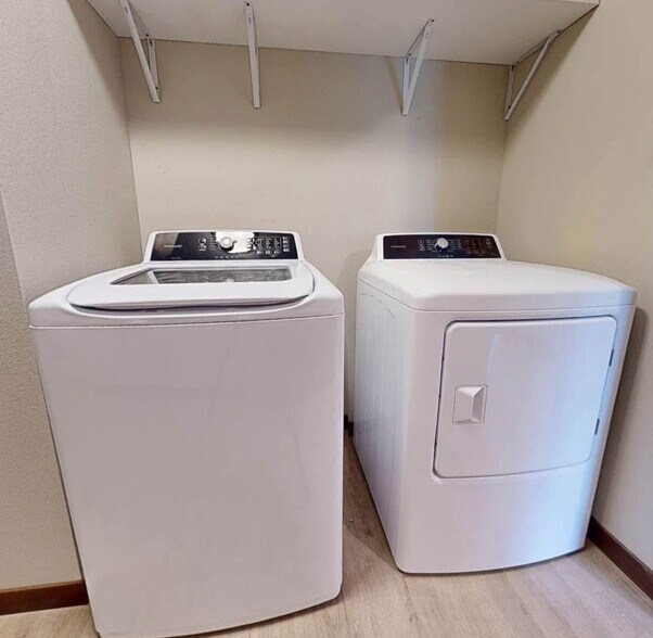 More Photos Of 725 Glacier Dr, Altoona Apartments For Sale