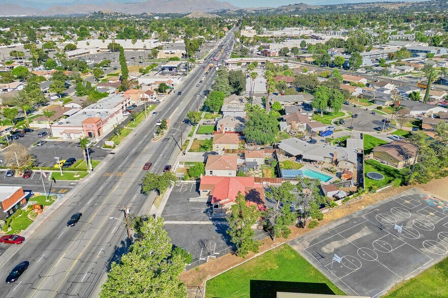More Photos Of 5430 Arlington Ave, Riverside Storefront Retail Residential For Sale