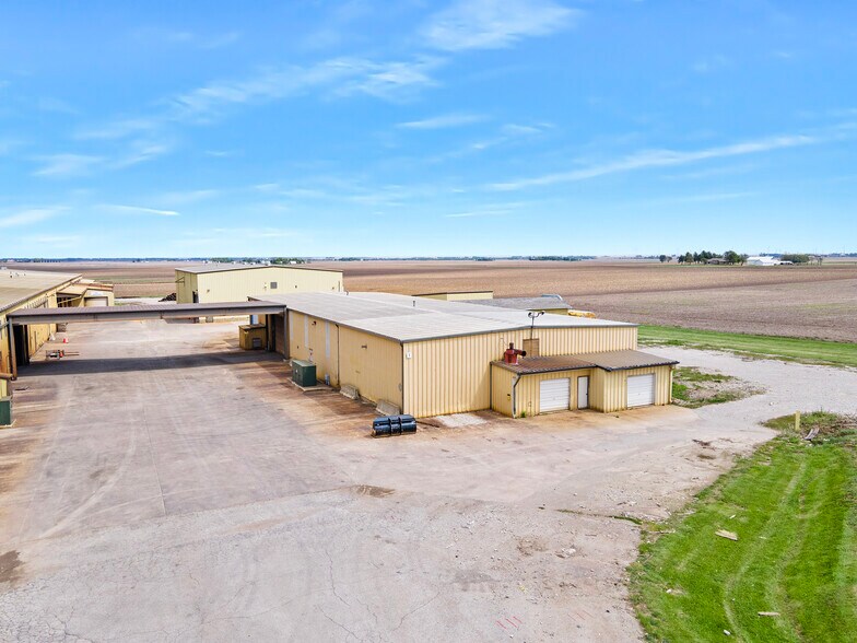 More Photos Of 5704 E 1700 North Rd, Danvers Industrial For Lease